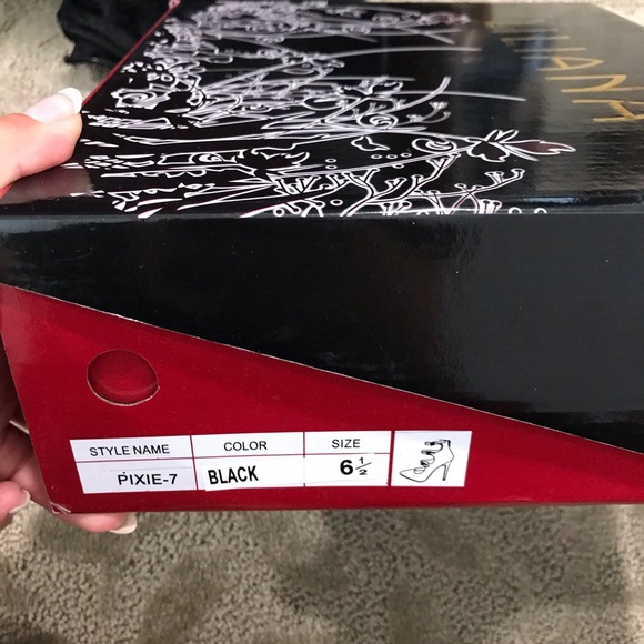 Shoes - Picture 3 of 4